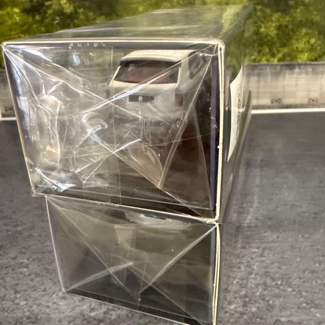 ホワイト SUV ミニカー 2台セット 1:64