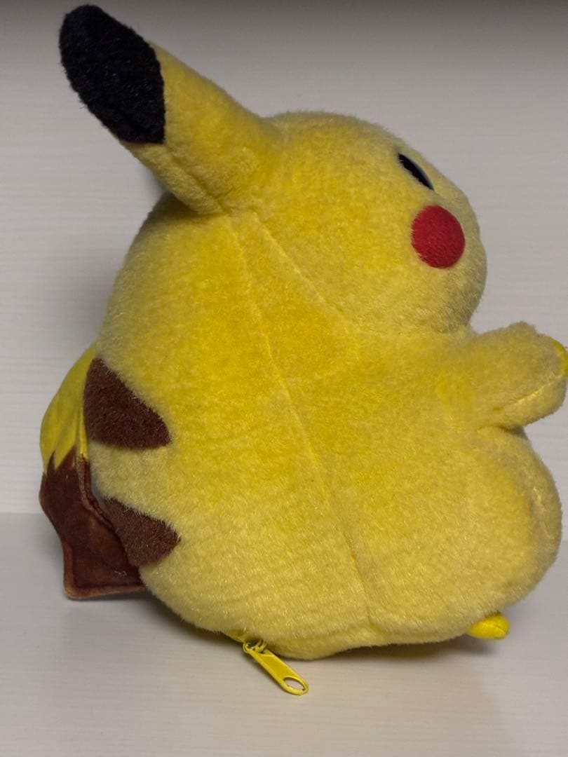 初期ピカチュウ　ぬいぐるみ