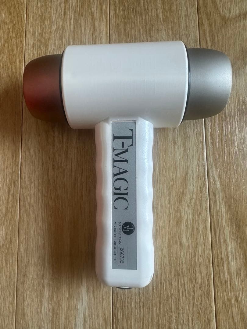 T-MAGIC ティーマジック　白　美顔器 ミヤコケミカル 小顔 たるみ引き上げ