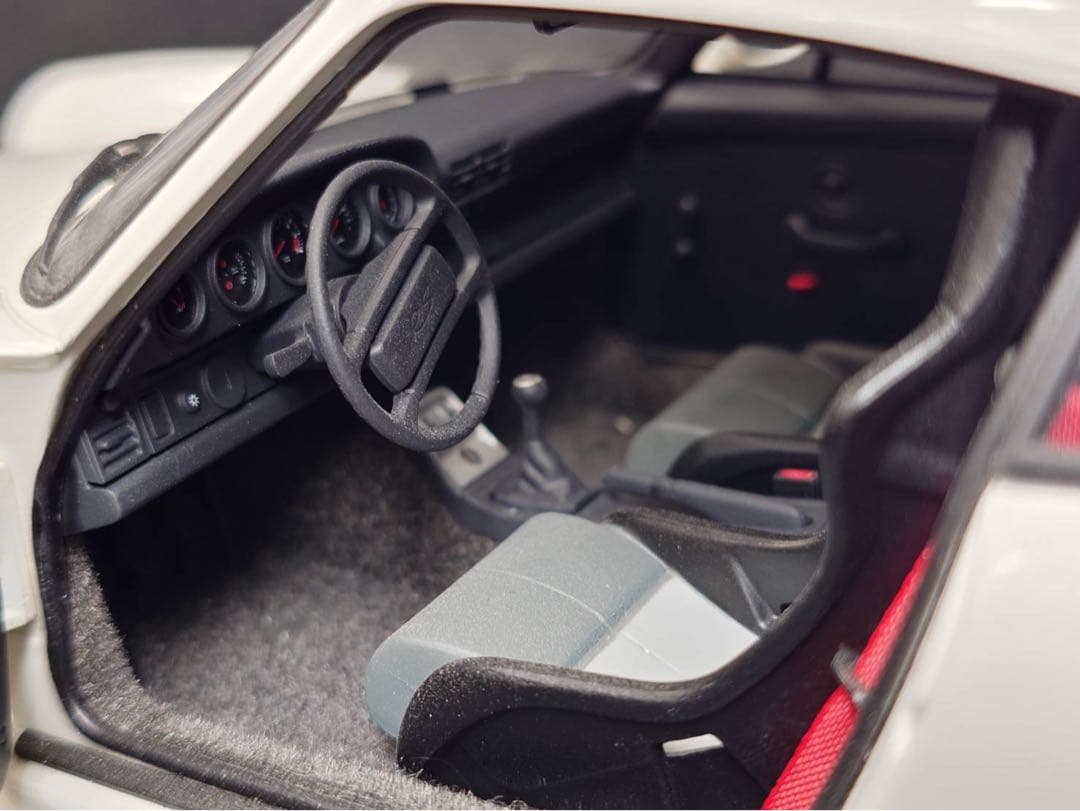 オートアート1/18ミニカー ポルシェ911(964) カレラRS ホワイト