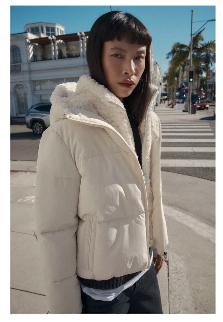 ZARAフェイクシープスキンフード付き撥水ウィンドブレーカー