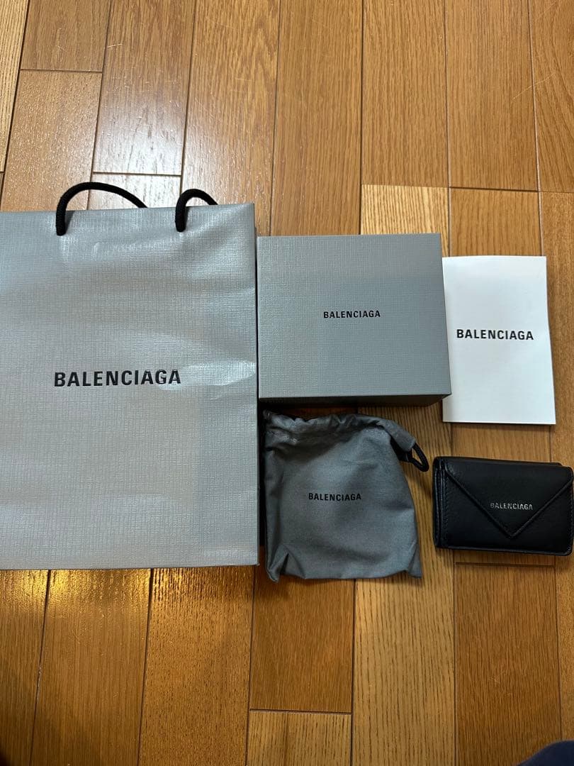 バレンシアガ　ミニ財布　ブラック BALENCIAGA（バレンシアガ） ミニ財布 三つ折り財布 小銭入れ有り