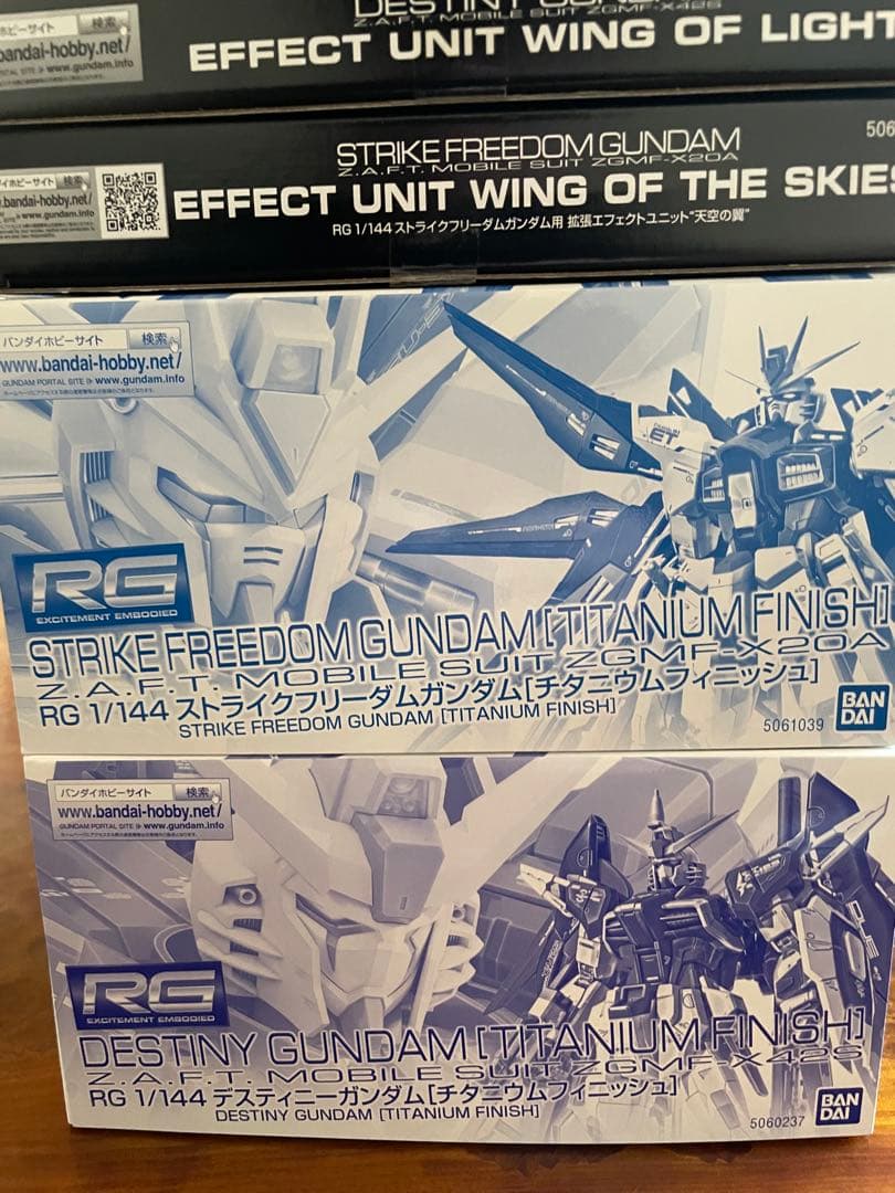 RG ストライクフリーダム&デスティニーガンダムチタニウムフィニッシュ&光翼