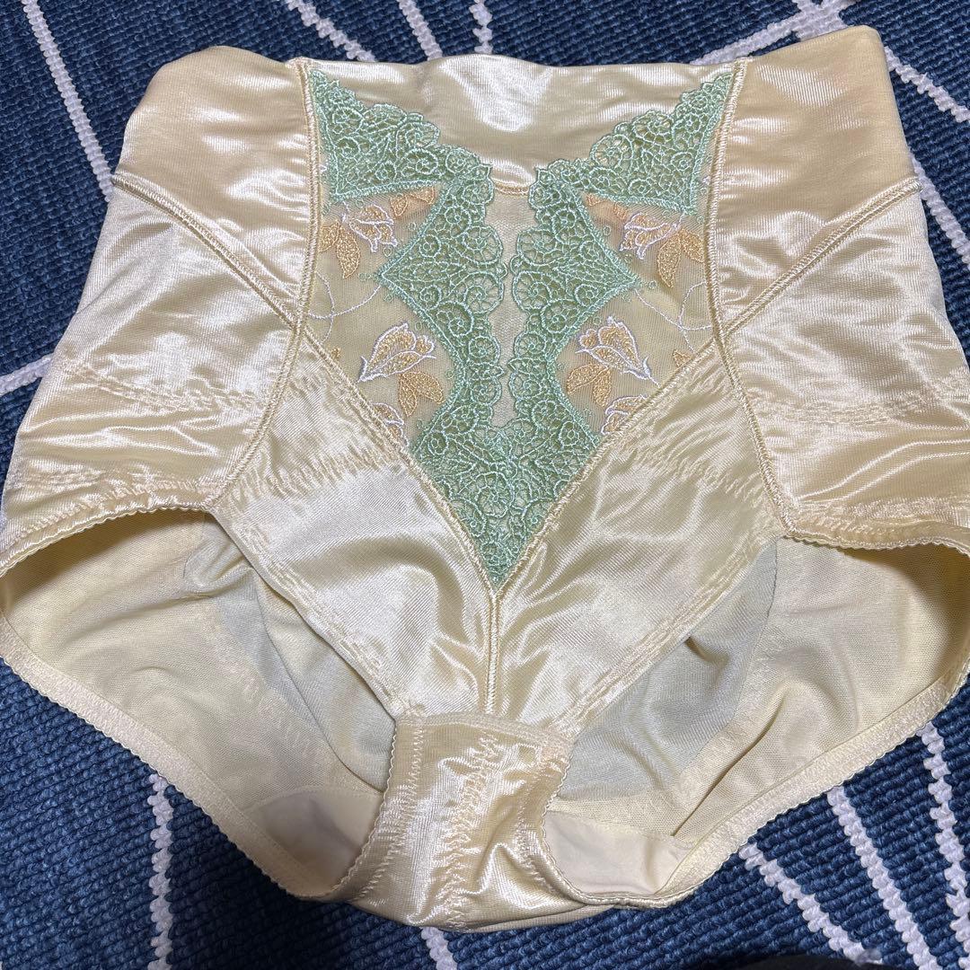 あ*み様 マルコ カーヴィシャス未使用　 モンマリエ　リュミエス　4点セット