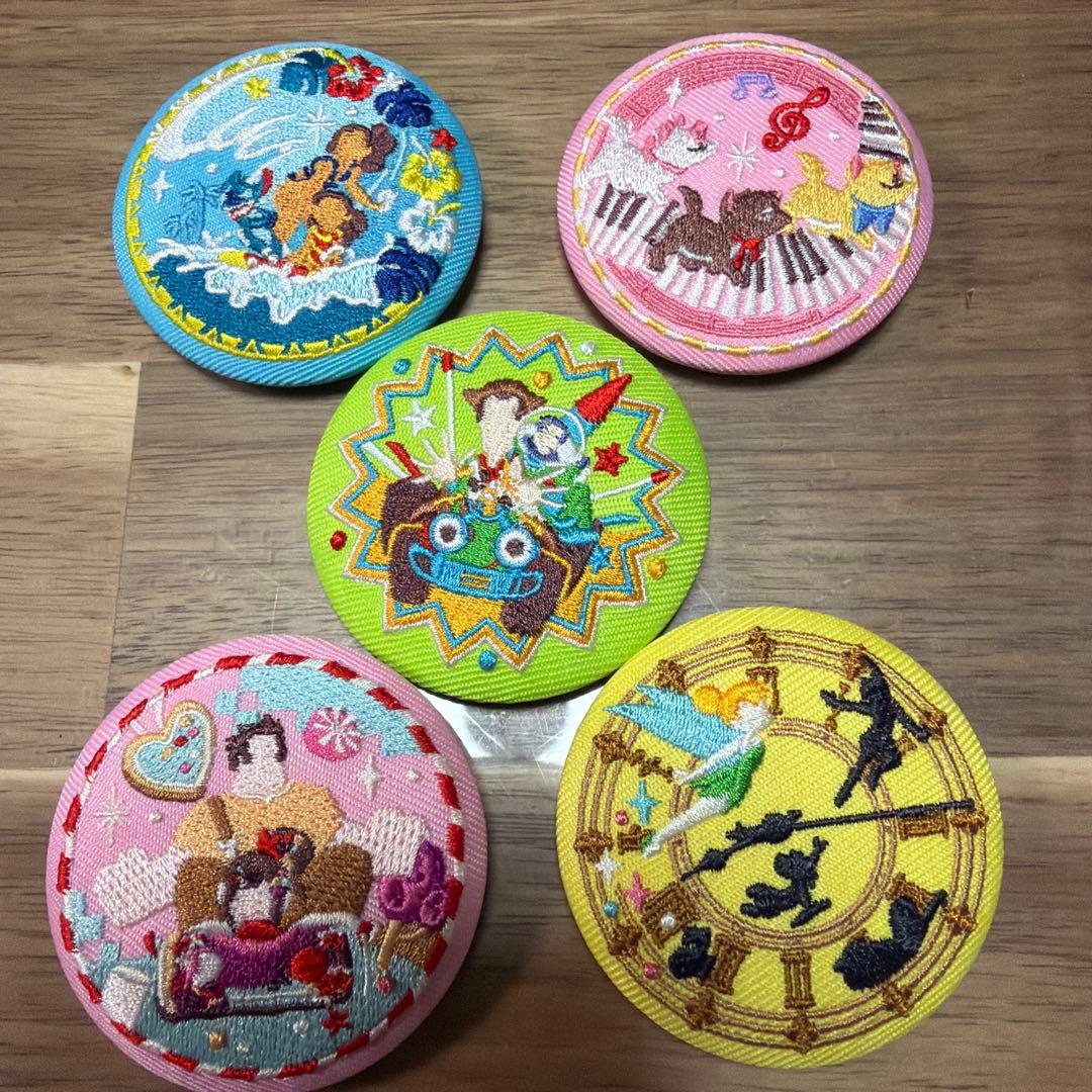 バラ売り可】ディズニー刺繍缶バッジ5個セット - メルカリ