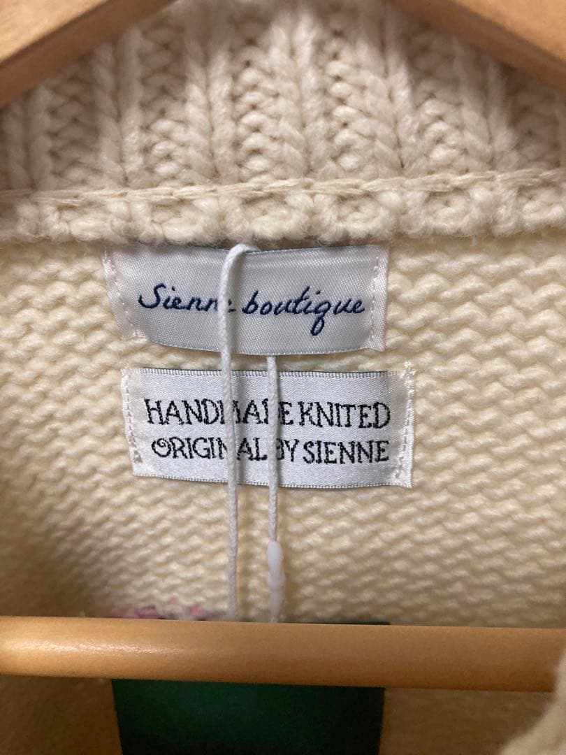 sienneアイボリー 花柄 ニットセーター 長袖 - メルカリ