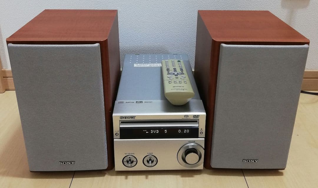 SONY マイクロコンポ CMT-SE3 CMT-SE3のジャンク品を購入、友人にMDS-SE9を譲って貰いスピーカー環境