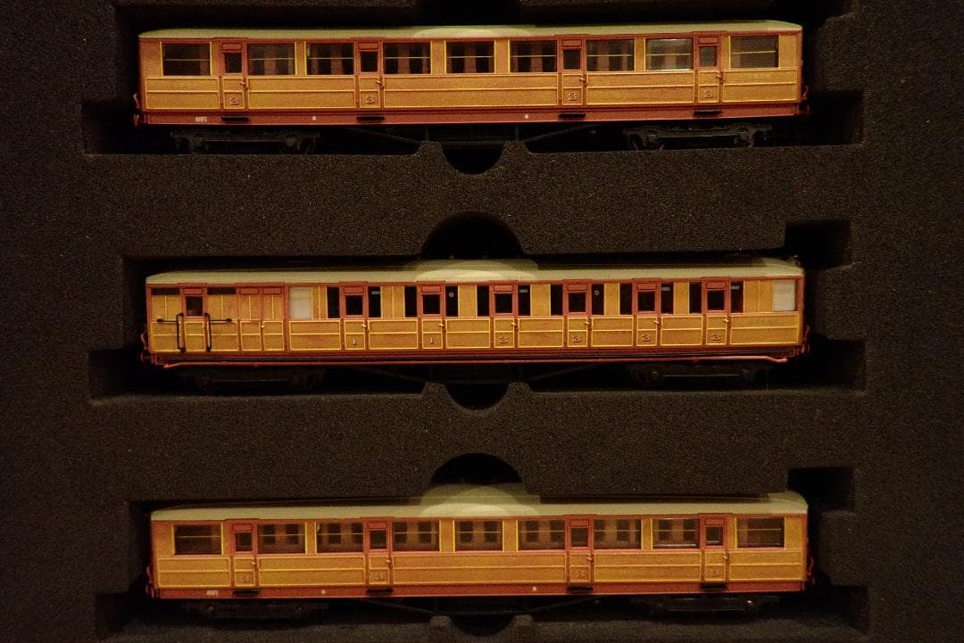 ジ*ア様 Nゲージ鉄道模型 イギリスのDAPOL Gresley Teak 各車