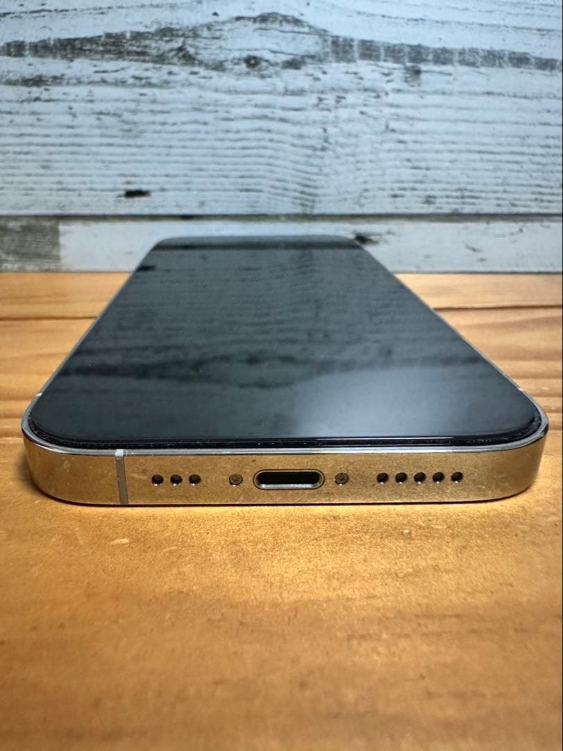 Apple iPhone 14 Pro シルバー　ホワイト　本体　美品 Amazon | 【整備済み品】 Apple iPhone 14 Pro 256GB シルバー SIM