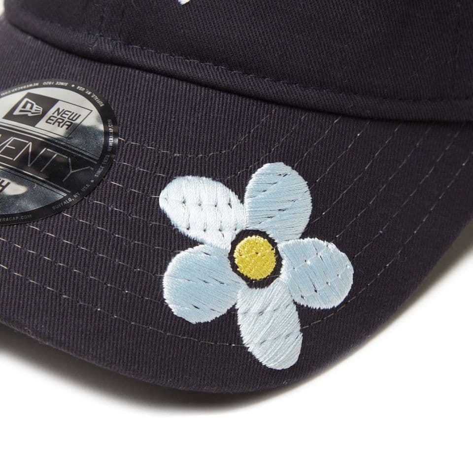 MLB Flower Embroidery ニューヨーク・ヤンキース ネイビー - メルカリ