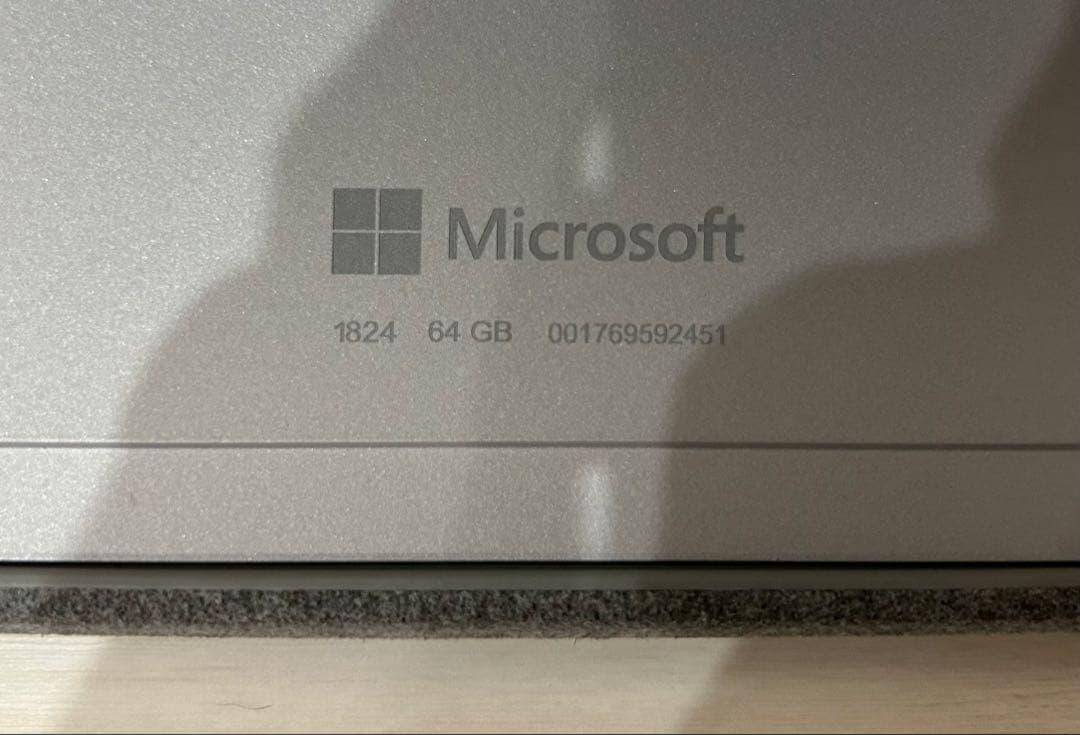 【三辻愛子取置き】Microsoft Surface Go