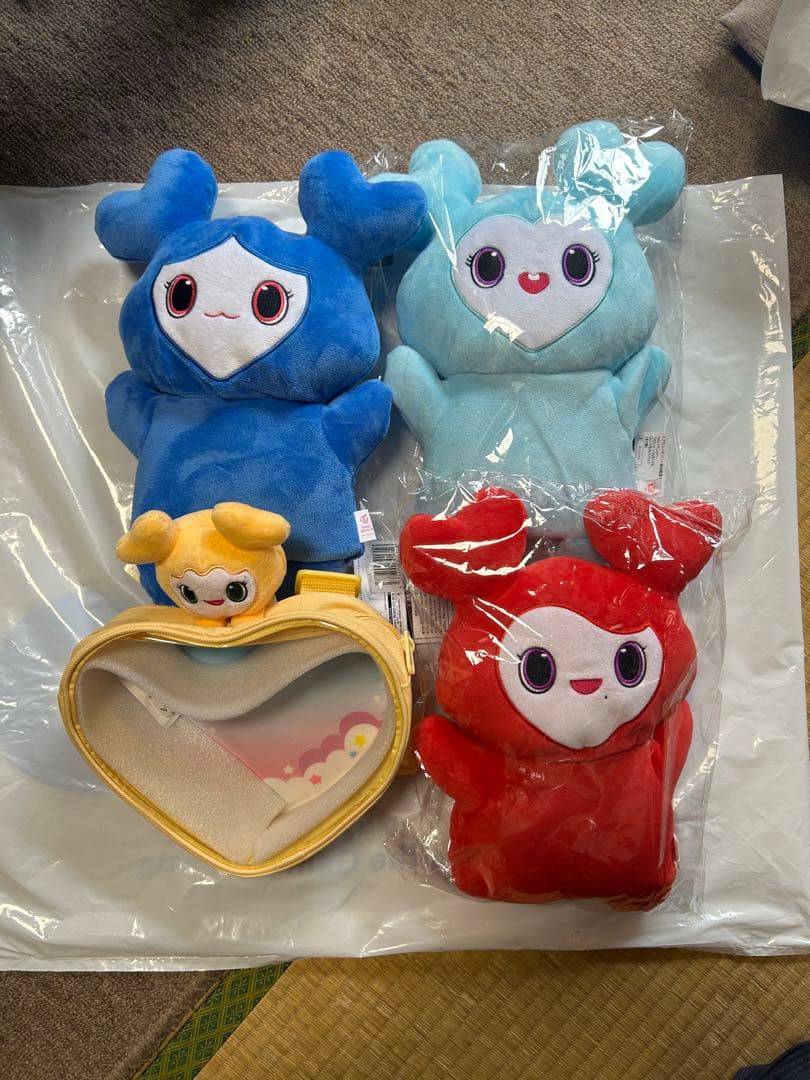 TWICE LOVELYS ぬいぐるみパペット ぴょこきゅんボディバッグ セット