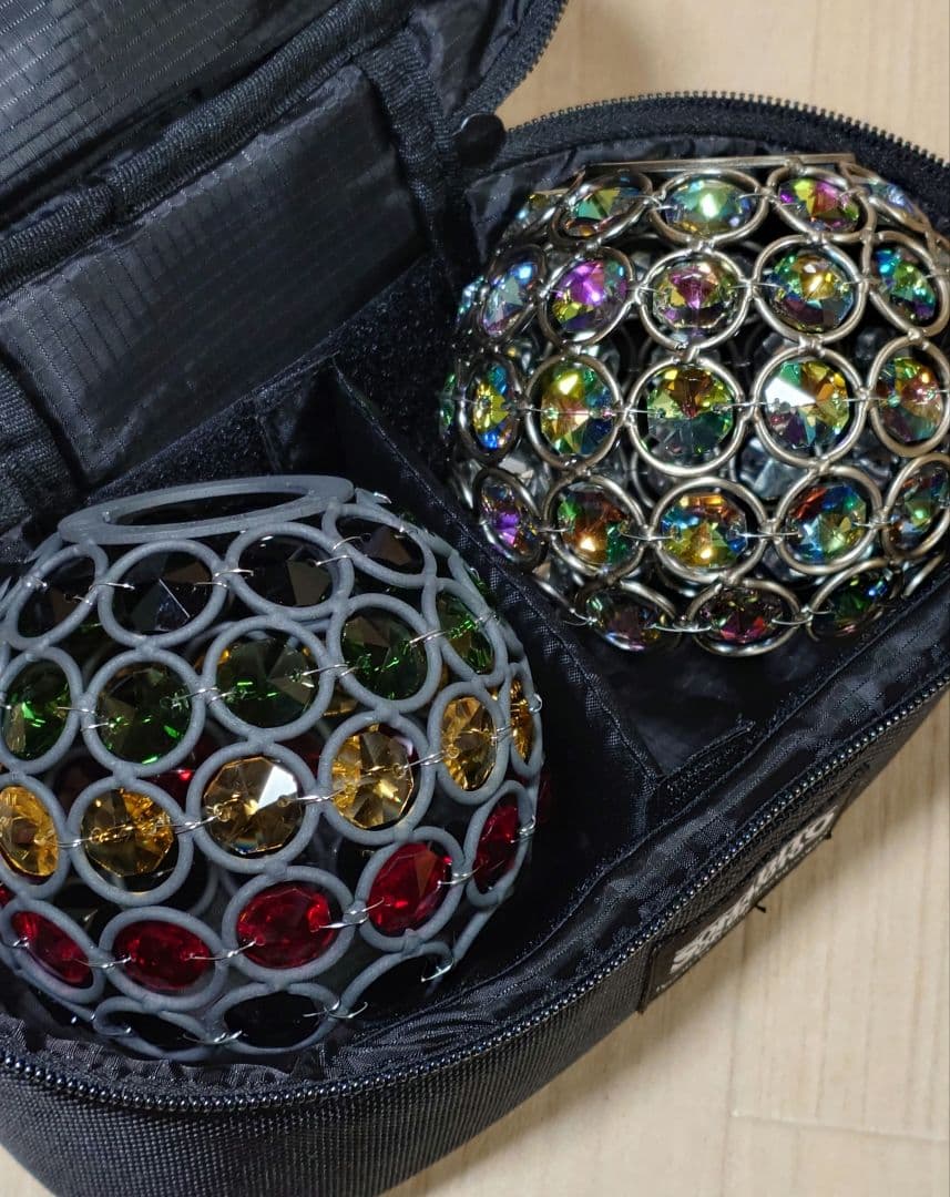 somabito ソマビト ゼロジュアリーシェード2個 ケース付き 上段は新作の天然クリスタルのゼロジュアリーシェード ・ やはり天然の