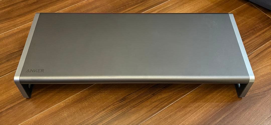 美品 Anker (10-in-1,モニタースタンド) デスクにはAnkerの「10 in 1 モニタースタンド」を。配線ごちゃごちゃ