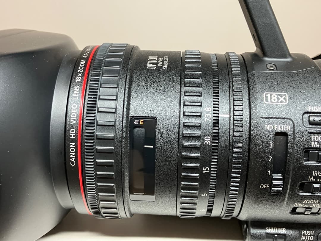 Canon 業務用ビデオカメラ XF305 (バッテリ・CFカード付、即収録可)