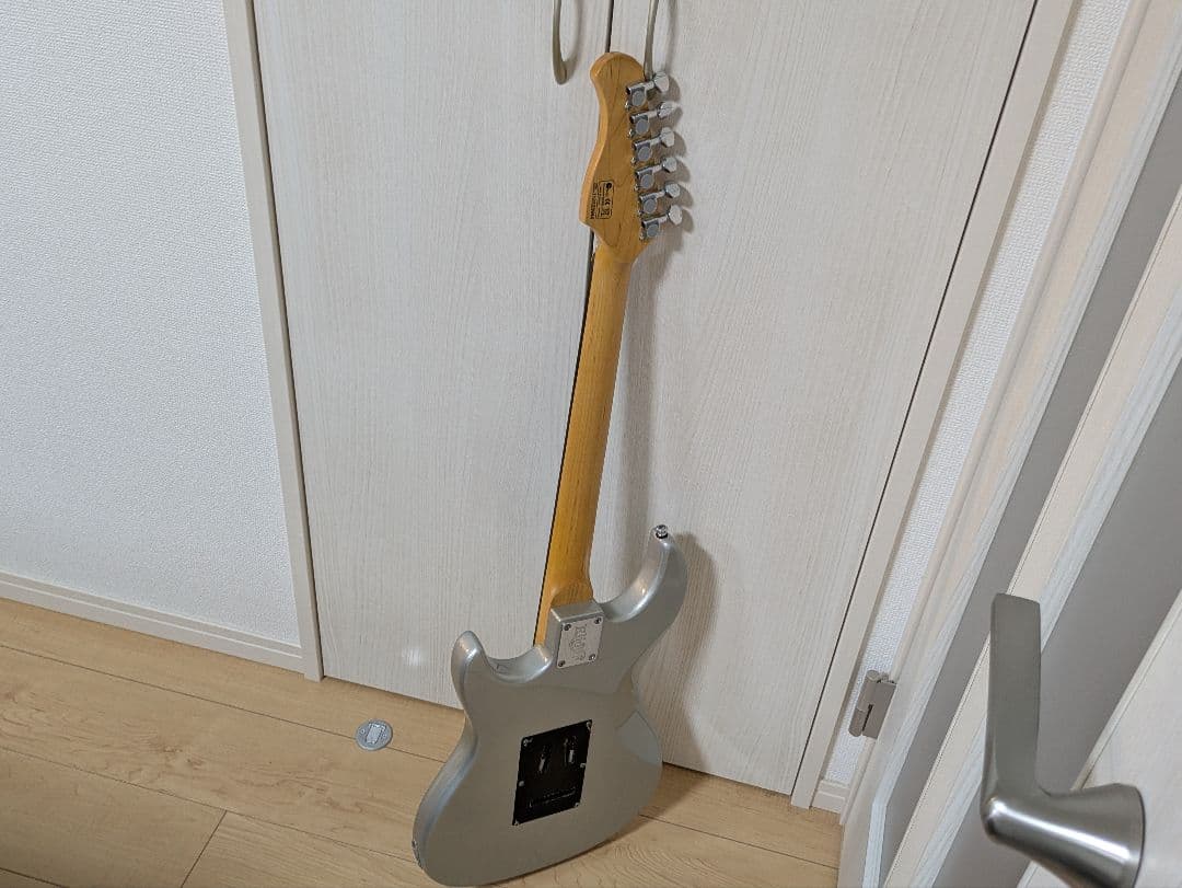 Elioth No.S305 シルバーエレキギター ソフトケース+付属品付