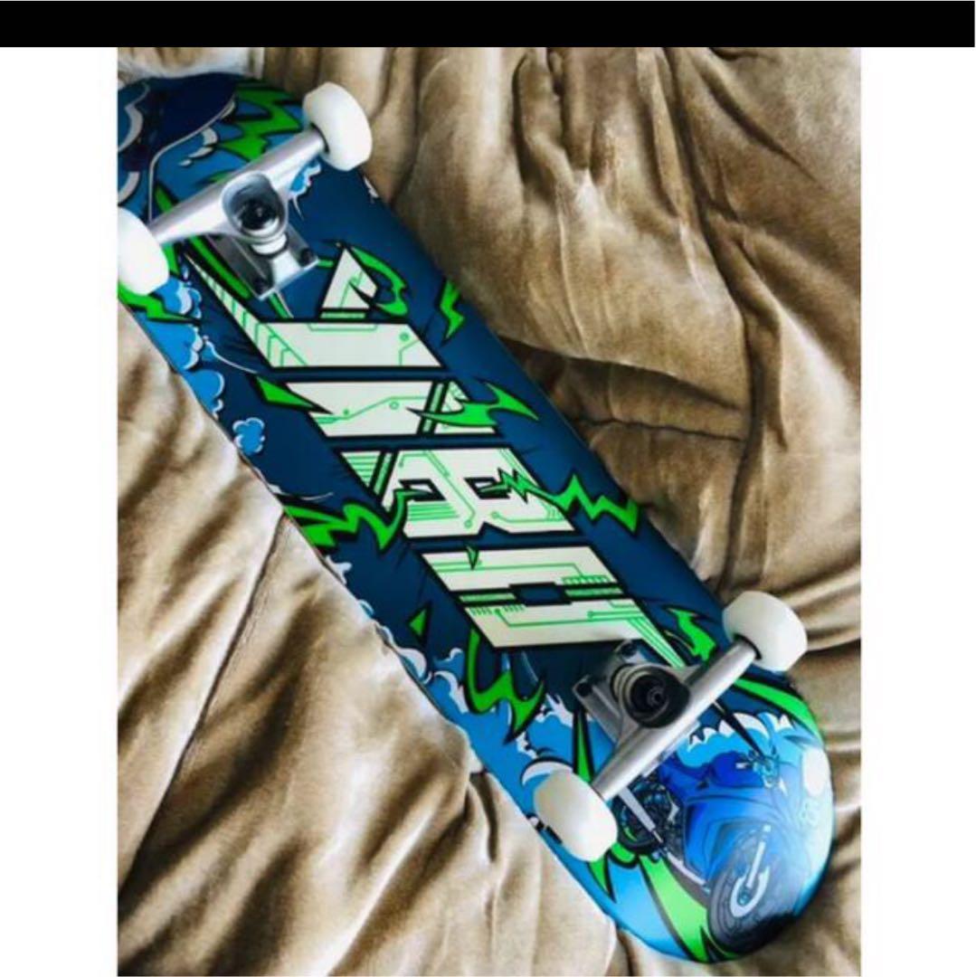 王一博　ワンイーボー　限定コラボ蛍光スケートボード