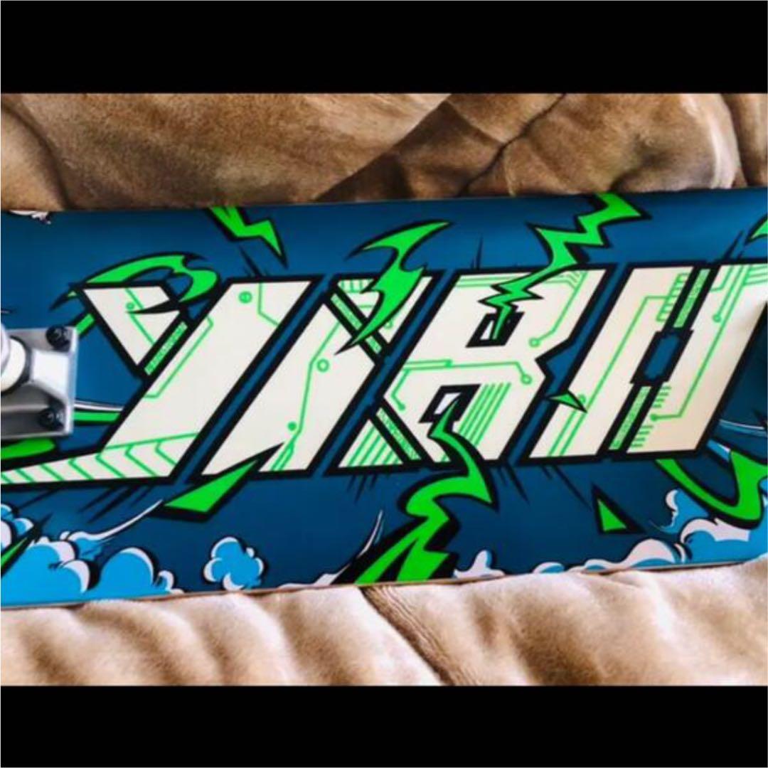 王一博　ワンイーボー　限定コラボ蛍光スケートボード