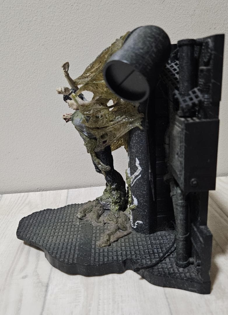 エイリアン チェストバスター 母胎 貫通 フィギュア