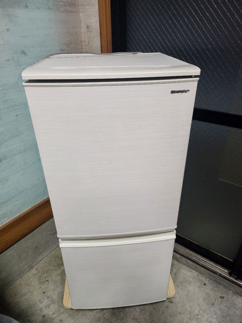 東京23区送料無料 2019年製 シャープ 2ドア冷凍冷蔵庫 137L 東京23区送料無料 2019年製 シャープ 2ドア冷凍冷蔵庫 137L - メルカリ
