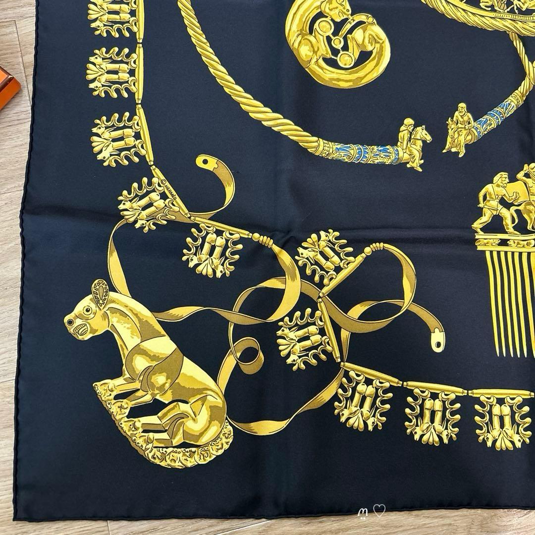 HERMES エルメス カレ90 黄金の騎士 シルクスカーフ ブラック/ゴールド