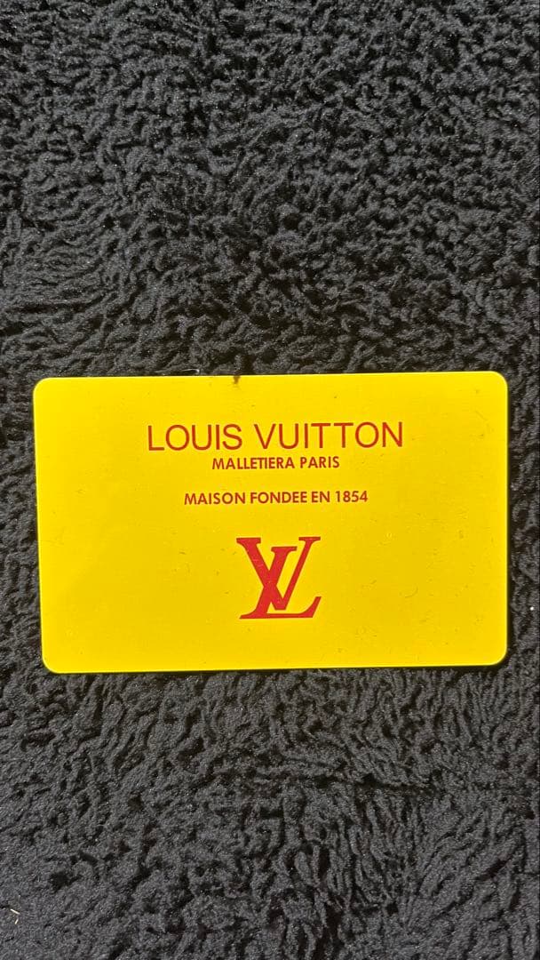 Tee Shyne Yvng Patra着用 LV leather belt