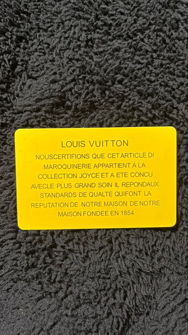 Tee Shyne Yvng Patra着用 LV leather belt