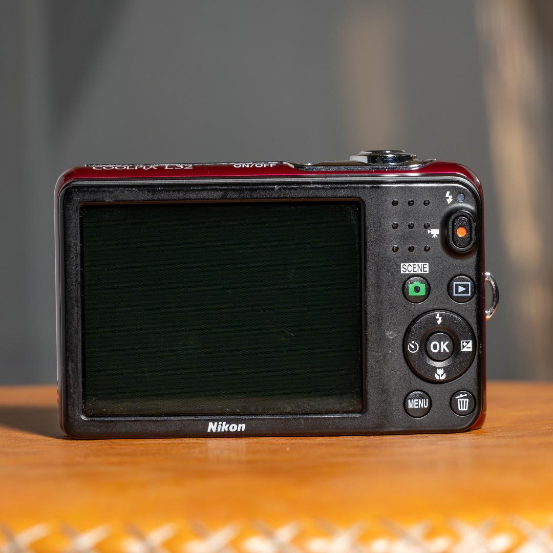 単三電池で動く！】Nikon COOLPIX L32 レッド 動作確認済 - メルカリ
