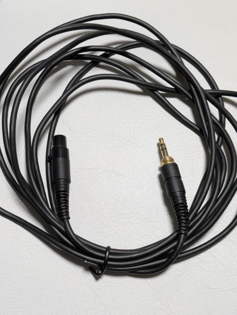 AKG K267 TIESTO 密閉型ヘッドホン(有線)、動作確認済 - メルカリ