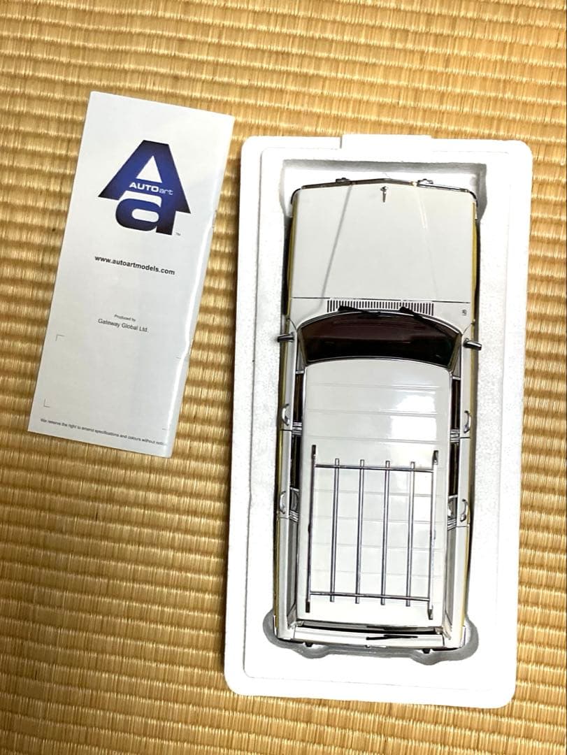 Jeep Grand Wagoneer ミニカー ホワイト/ウッド調　1989