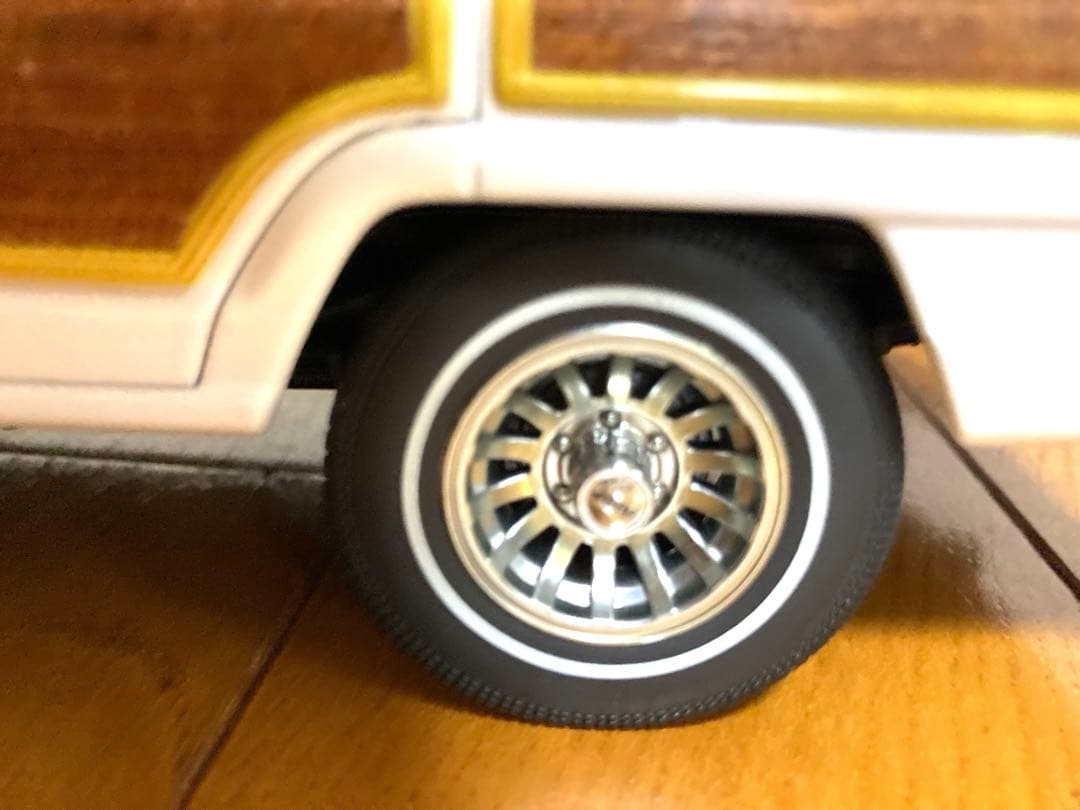 Jeep Grand Wagoneer ミニカー ホワイト/ウッド調　1989