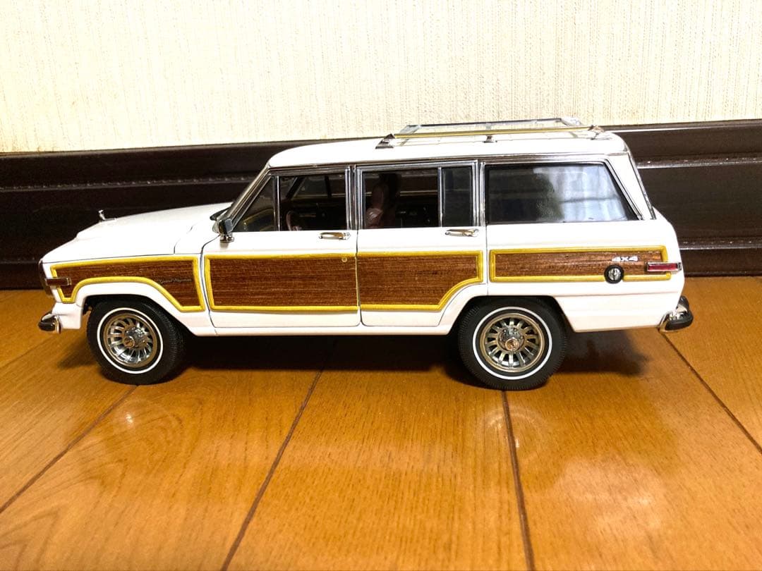 Jeep Grand Wagoneer ミニカー ホワイト/ウッド調　1989