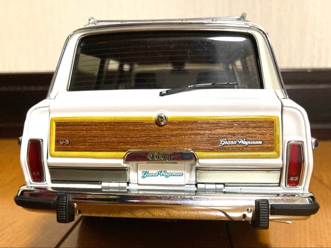 Jeep Grand Wagoneer ミニカー ホワイト/ウッド調　1989