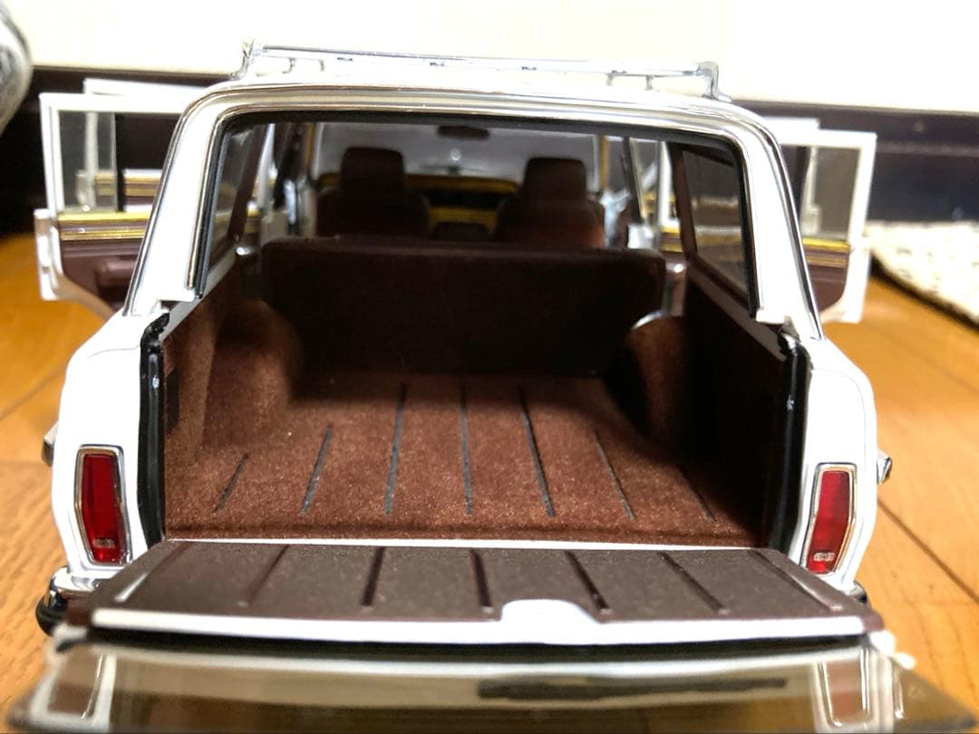 Jeep Grand Wagoneer ミニカー ホワイト/ウッド調　1989