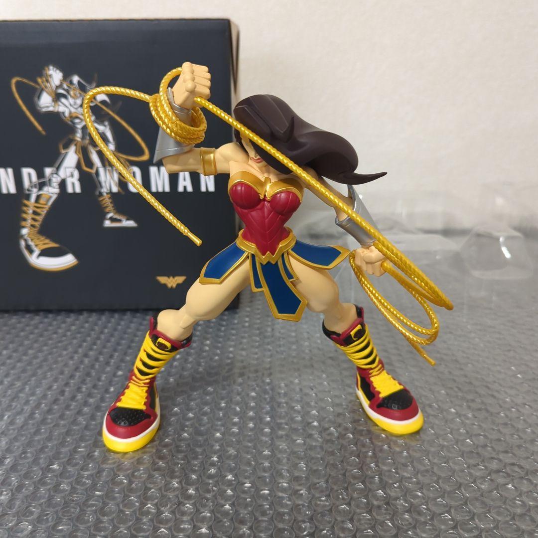 【希少】ワンダーウーマン アンルーリー インダストリーズ フィギュア