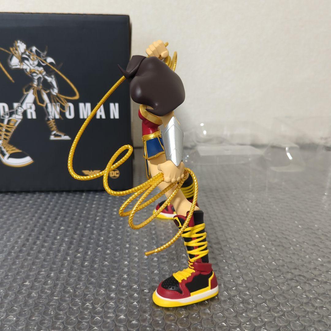 【希少】ワンダーウーマン アンルーリー インダストリーズ フィギュア