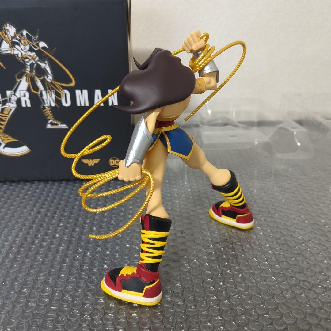 【希少】ワンダーウーマン アンルーリー インダストリーズ フィギュア