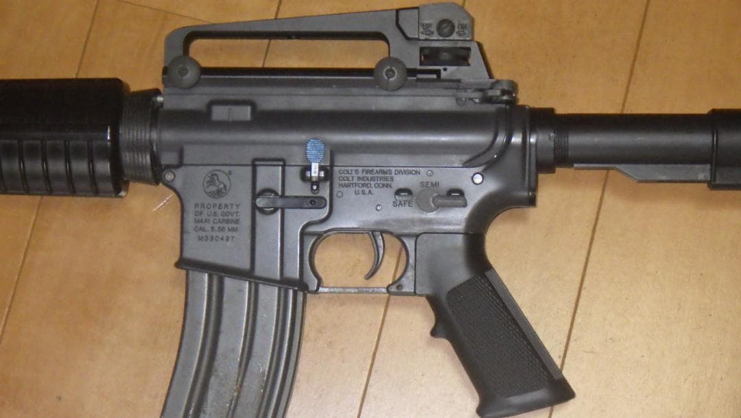 東京マルイ　M4電動ガン　スタンダード８7ｍ／ｓ　１８歳以上+多弾マガジン