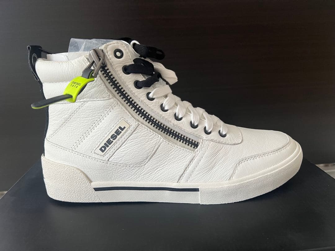 DIESEL ホワイト ハイカットスニーカー US 10 - メルカリ