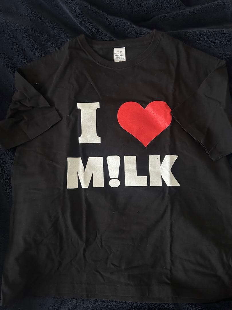 M!LK Tシャツ