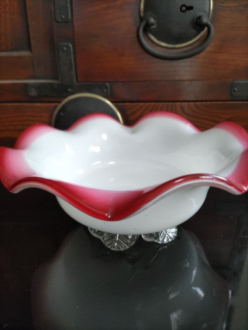 明治文化の薰風　花開く開化の粋　乳白赤縁氷コップ　貴重な当時物 三色縁赤乳白ぼかし氷コップ Z-8 在庫1個 – 古福庵 [ KOFUKUAN