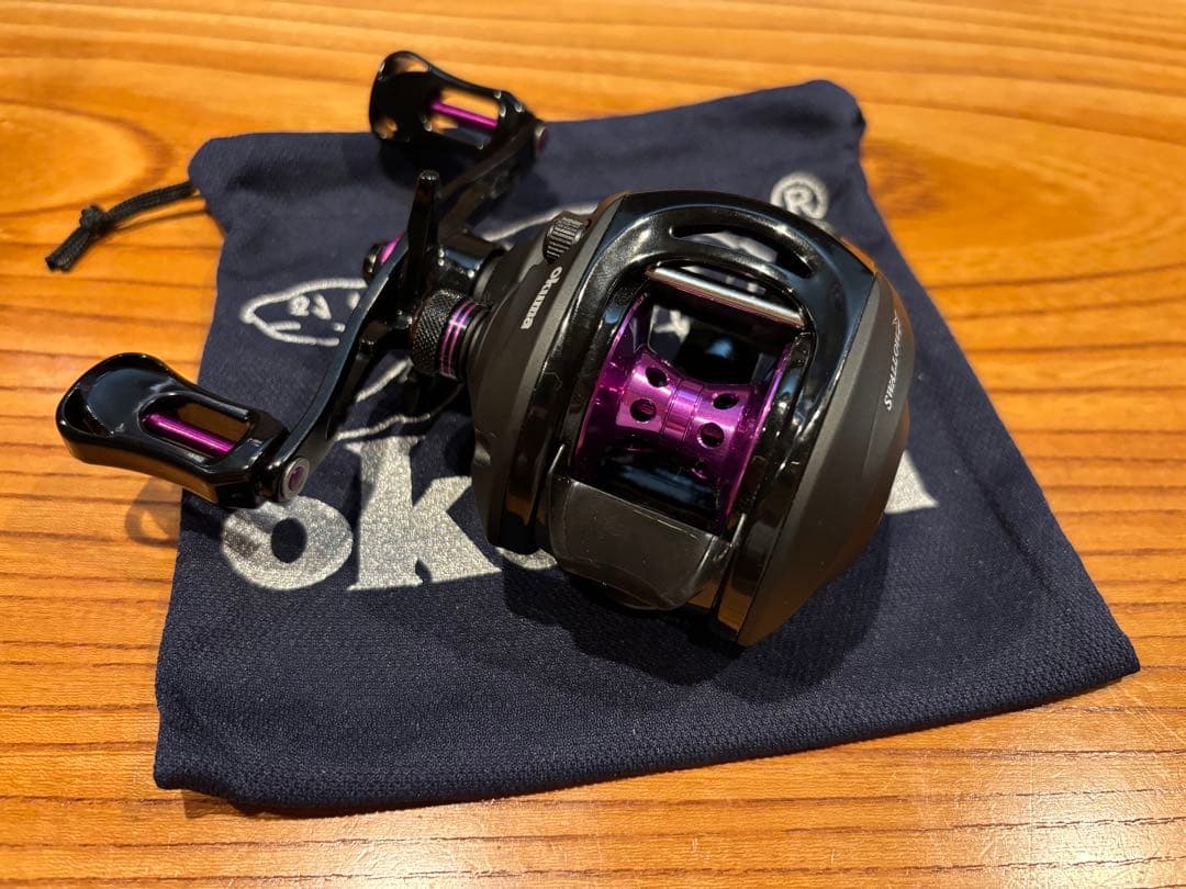 Okuma ベイトリール 黒紫 収納袋付き Okuma ベイトリール 黒紫 収納袋付きの通販はau PAY マーケット - 輸入