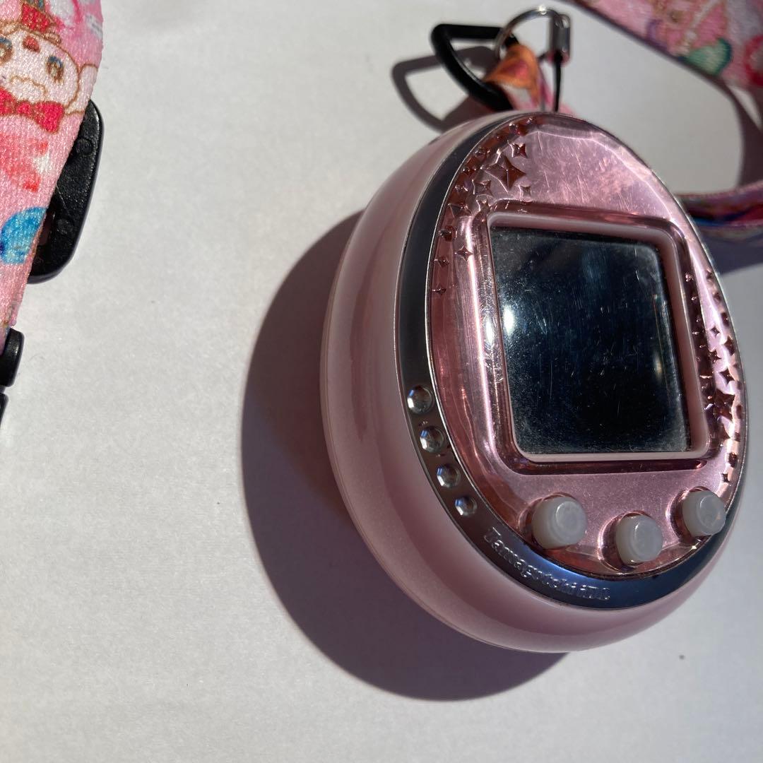 美品 たまごっちiDL ロイヤルピンク ストラップ付き - メルカリ