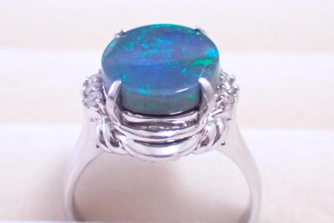 ブラックオパール　指輪　3.02ct　脇石ダイヤ　0.09ct　10.5号