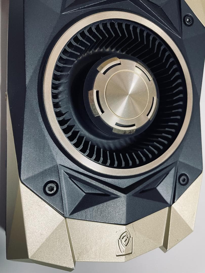 美品NVIDIA TITAN V 12GB HBM2 (V100と同等コア ) - メルカリ