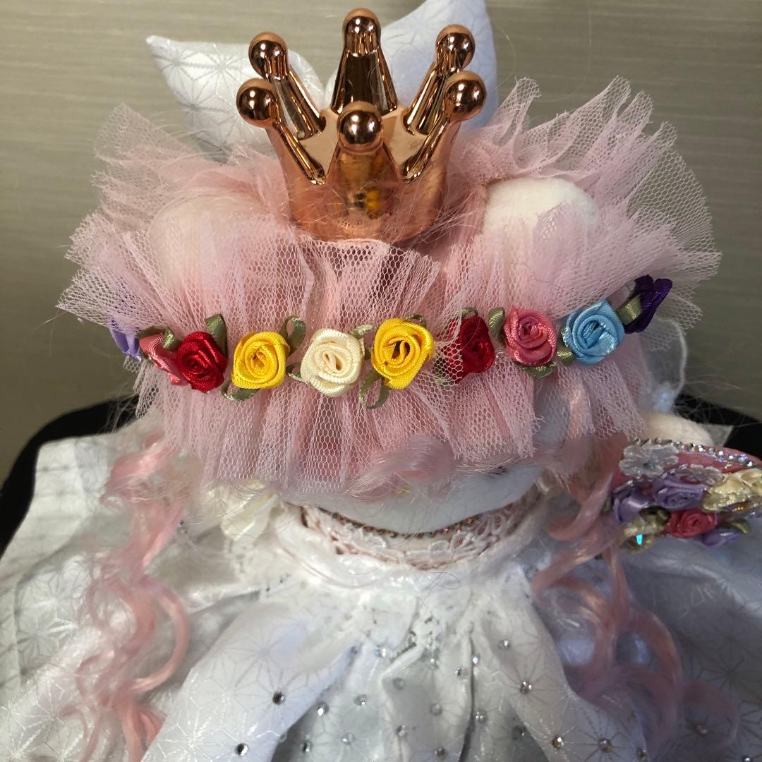 ウェディングドレスを着たハローキティ