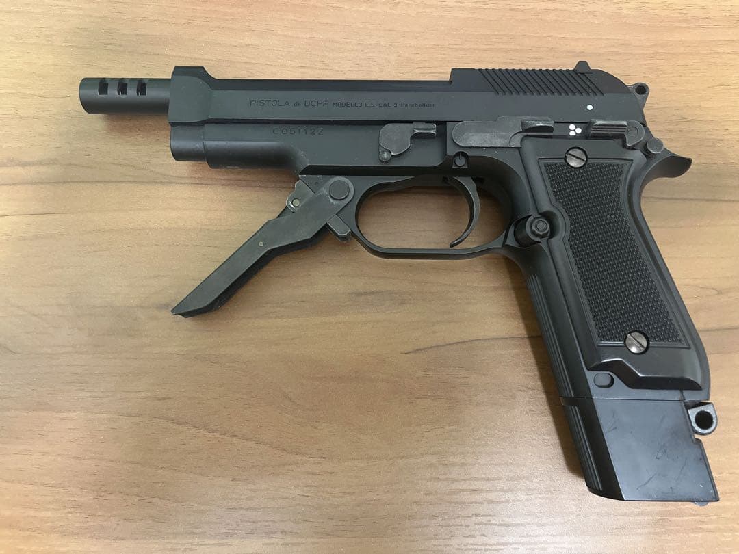 東京マルイ　M93R電動ガン　バッテリー充電器付き　予備マガジン付き