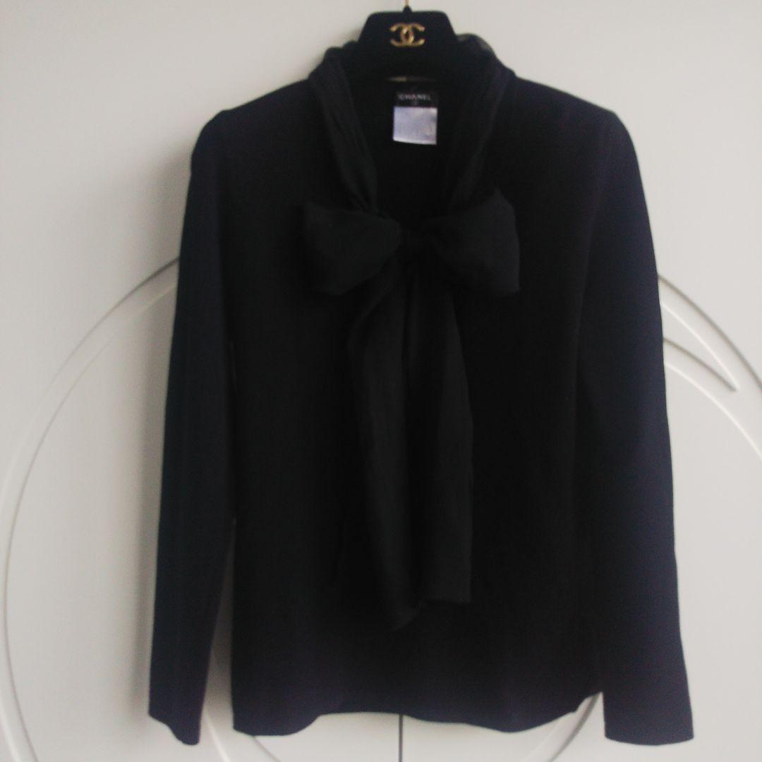 り*ん様 CHANELシャネル 美しいスカーフ付きセーターVネックsize42 CHANELシャネル 美しいスカーフ付きセーターVネックsize42