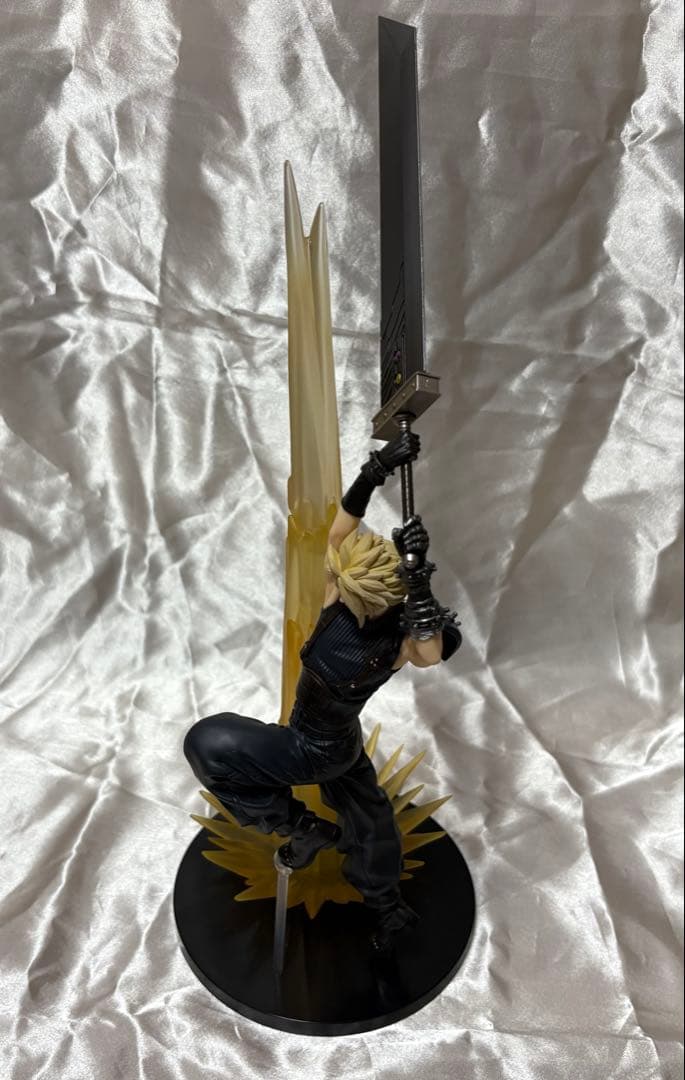 FF7 くじA賞　クラウド・ストライフ フィギュア　エンド賞　ティファ