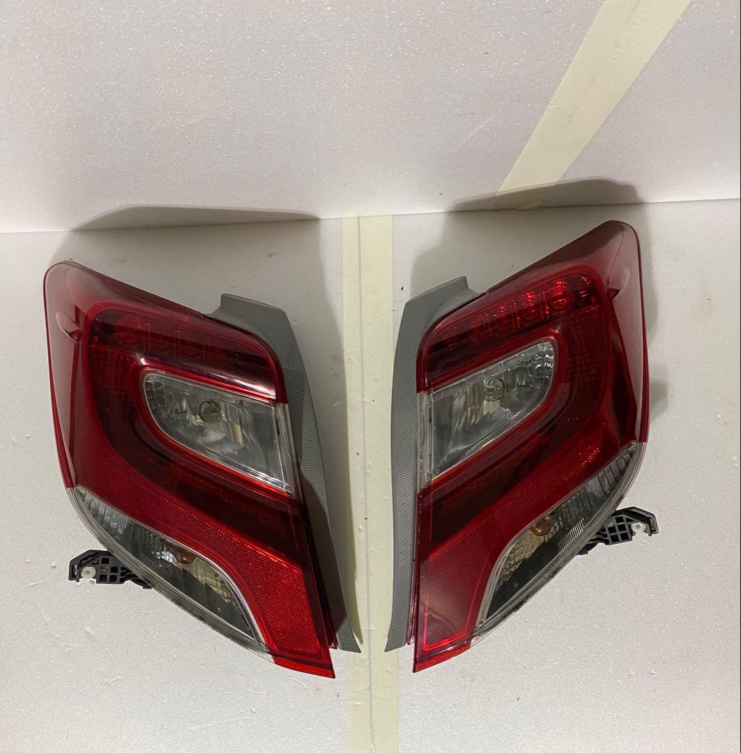 ヴィッツ NSP130 後期 純正テールライト 左右セット 良品】ヴィッツ KSP130/NSP130 後期 純正テールライト 右 KOITO 52-304